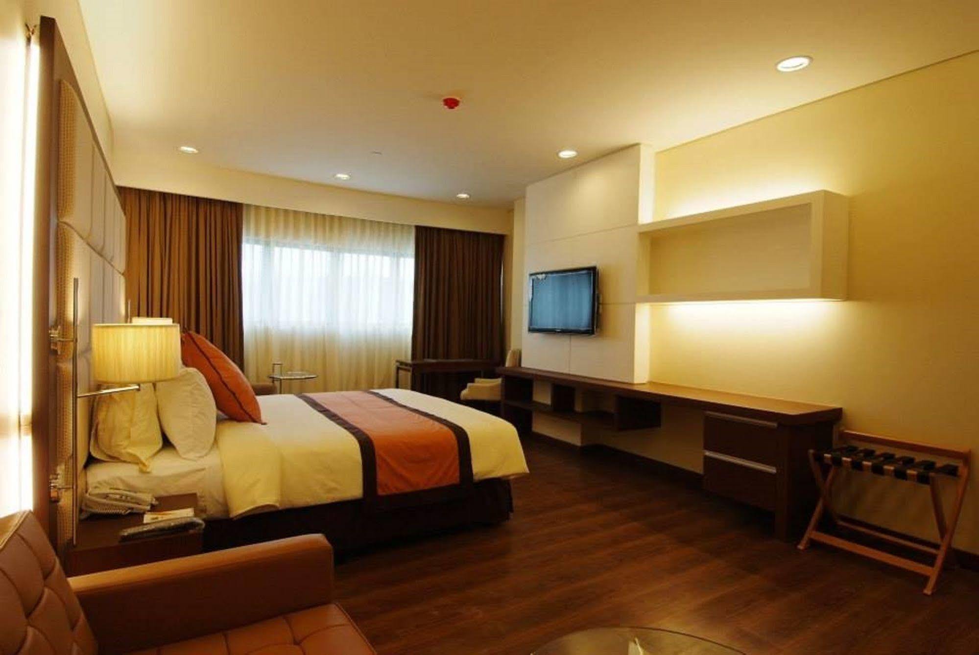 Santomas Suites Santo Tomas Exterior photo